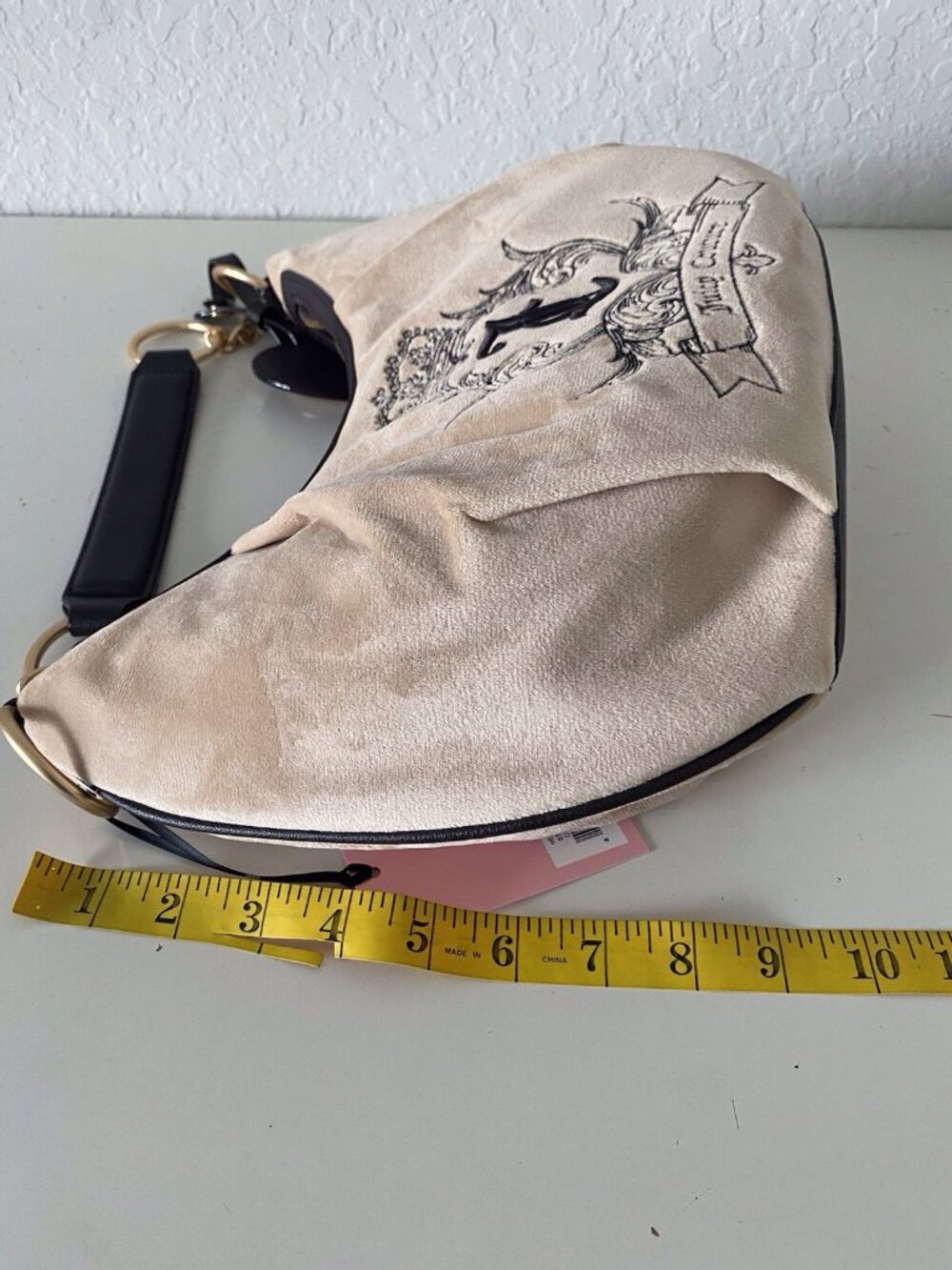Juicy Couture Need More Juicy Hobo Shoulder Bag Buff Beige W/ Heart Charm NEW - Picture 13 of 14